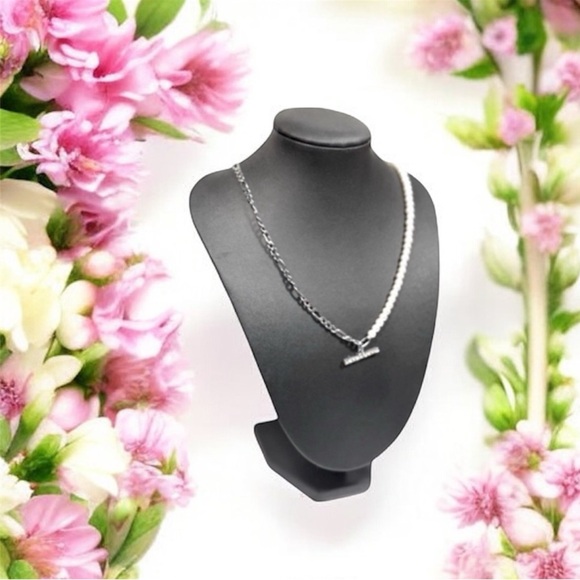 Vera Wang Jewelry - Pearl Necklace